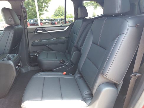 Used 2025 GMC Acadia Elevation w/ Elevation Premium Package FWD image 15