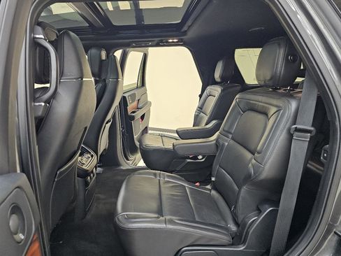 Used 2018 Lincoln Navigator Select w/ Technology Package image 25