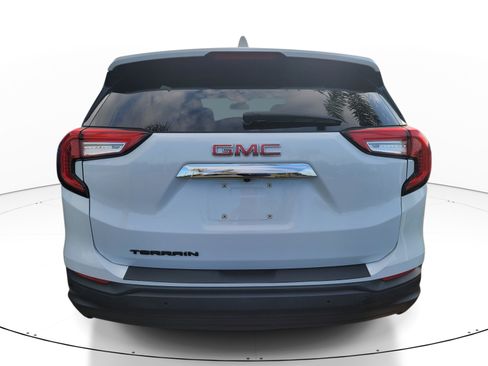 Used 2023 GMC Terrain SLE FWD image 5