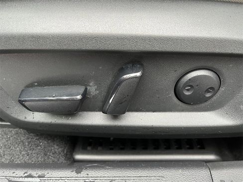 Used 2023 Nissan Rogue SL w/ SL Premium Package image 13