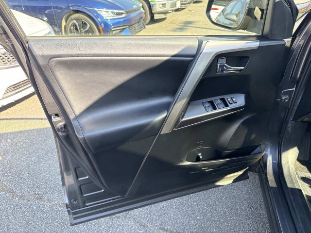Used 2018 Toyota RAV4 XLE w/ Plus Extra Value Package AWD/4WD image 11