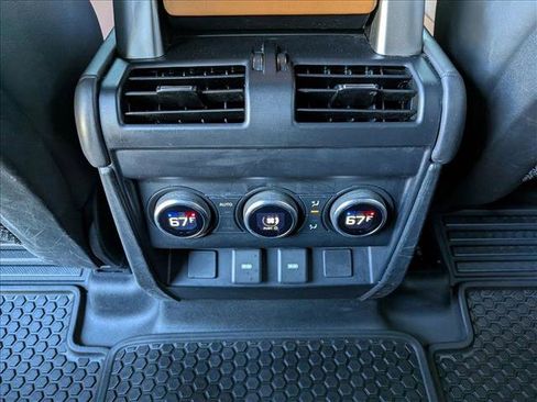 Used 2023 Land Rover Defender 130 X-Dynamic SE image 18