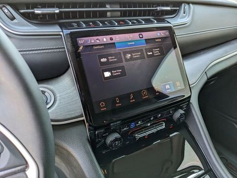 Used 2023 Jeep Grand Cherokee Limited w/ Luxury Tech Group II image 25