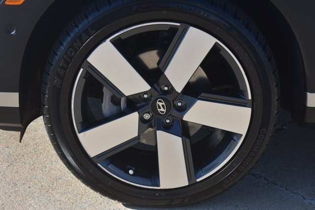 Used 2024 Hyundai Santa Fe Limited FWD image 9