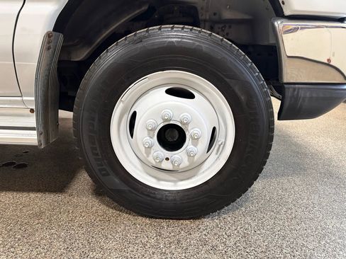 Used 2015 Ford E-350 and Econoline 350 Super Duty image 61