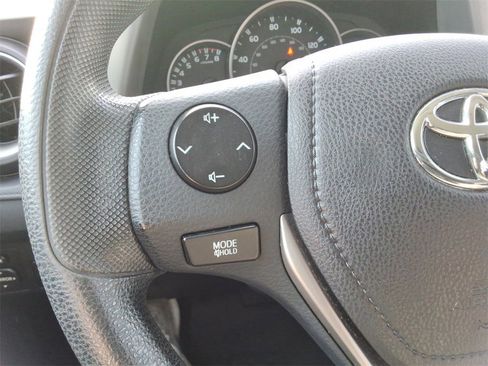 Used 2016 Toyota RAV4 LE image 27