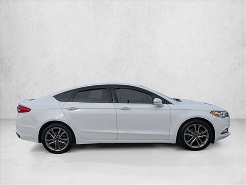 Used 2017 Ford Fusion SE image 4