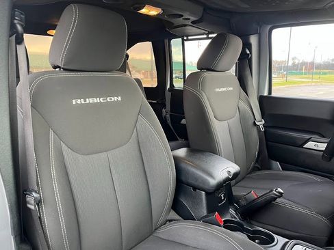 Used 2017 Jeep Wrangler Unlimited Rubicon w/ Connectivity Group image 35