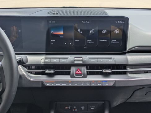Certified 2025 Kia K4 FWD image 18