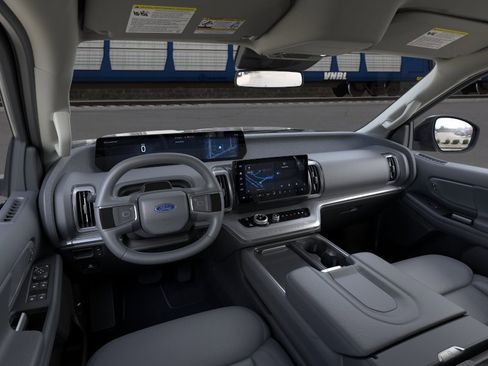 New 2026 Ford Expedition Active image 9