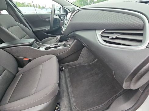 Used 2025 Chevrolet Malibu LT FWD image 32