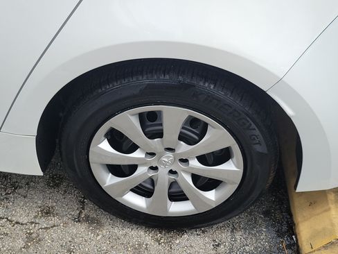 Used 2025 Toyota Corolla LE FWD image 7