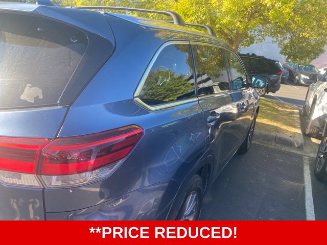 Used 2017 Toyota Highlander XLE AWD/4WD image 2