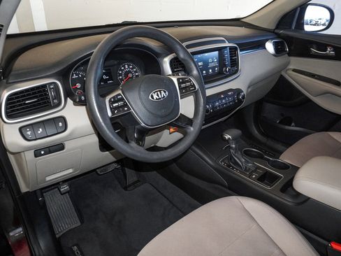 Used 2019 Kia Sorento LX image 21