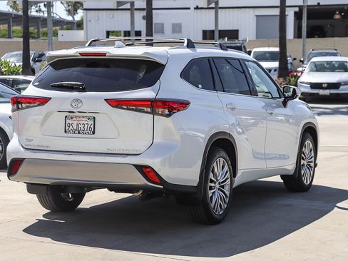 Used 2022 Toyota Highlander Platinum AWD/4WD image 6