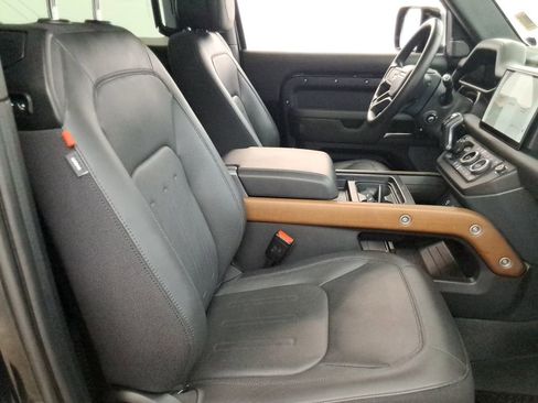 Used 2023 Land Rover Defender 90 X image 16