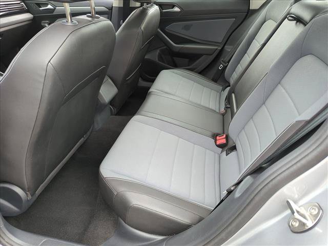 Used 2025 Volkswagen Jetta SE FWD image 18