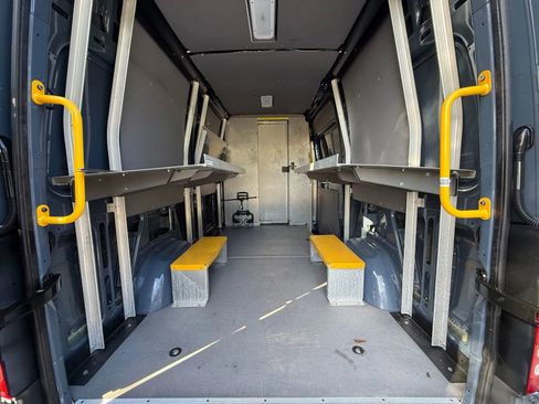 Used 2018 Mercedes-Benz Sprinter 2500 image 13