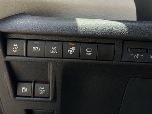 Used 2024 Toyota Sienna Platinum FWD image 23
