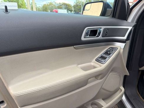 Used 2013 Ford Explorer XLT image 12