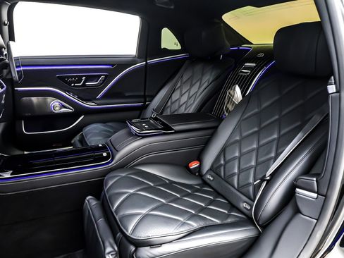 Certified 2025 Mercedes-Benz Maybach S 580 4MATIC image 10
