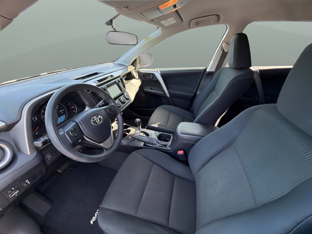 Used 2016 Toyota RAV4 LE AWD/4WD image 9