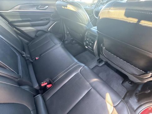 Used 2023 Jeep Grand Cherokee Overland image 16