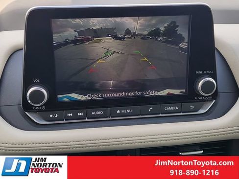 Used 2025 Nissan Rogue SV FWD image 18