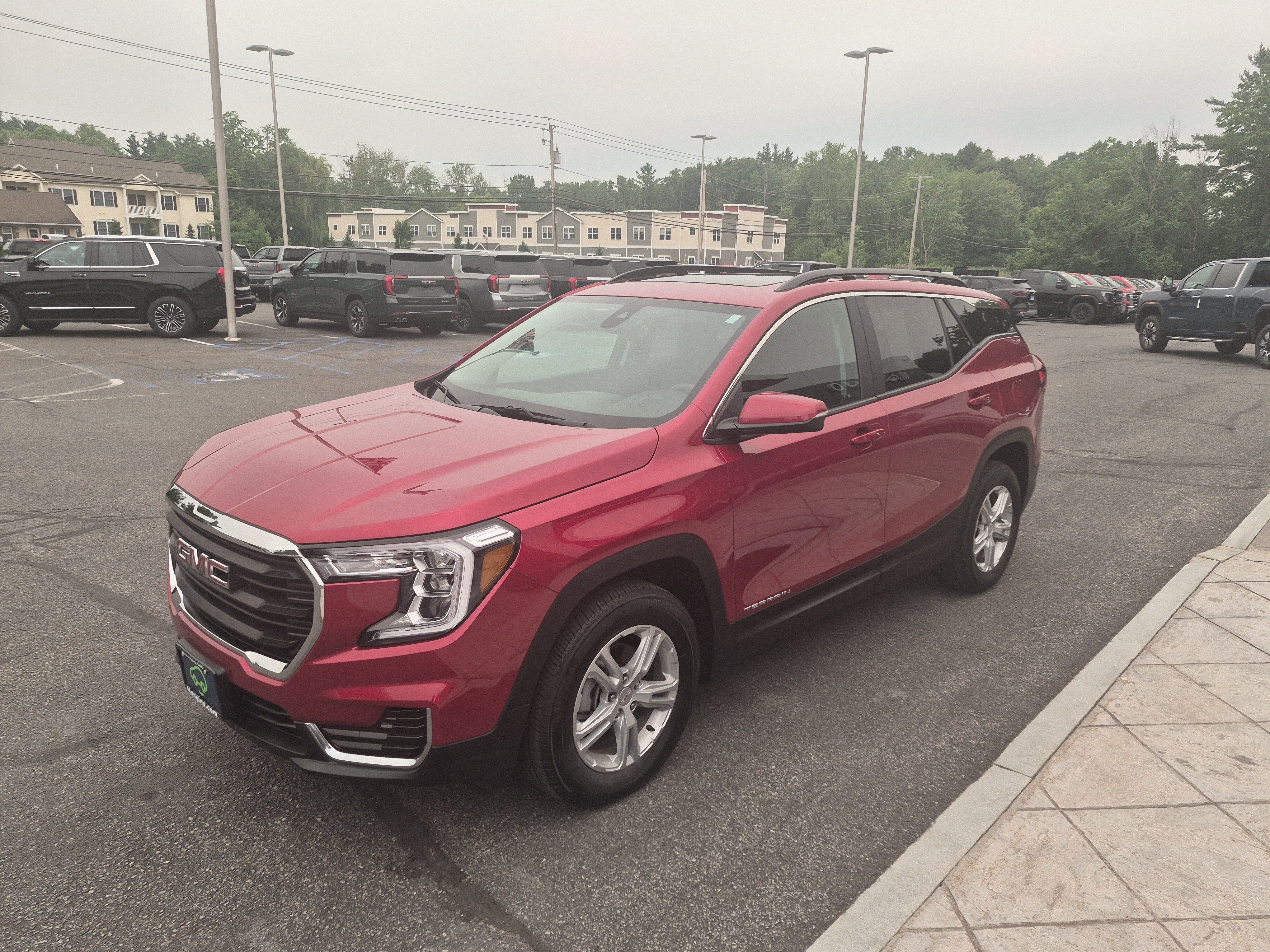 Used 2023 GMC Terrain SLE w/ Driver Convenience Package AWD/4WD image 3