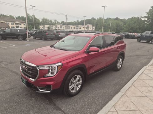 Used 2023 GMC Terrain SLE w/ Driver Convenience Package AWD/4WD image 3