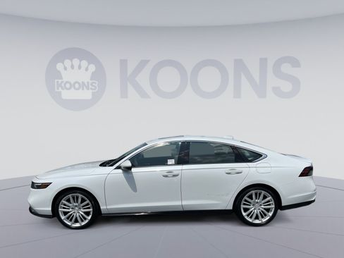 Used 2023 Honda Accord Touring image 2