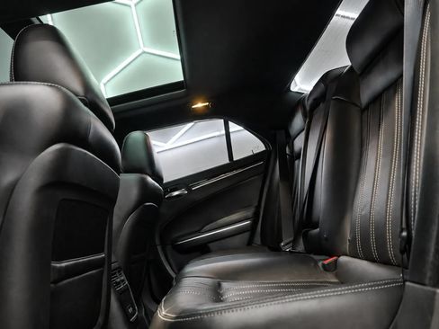 Used 2018 Chrysler 300 S w/ 300S Premium Group RWD image 5