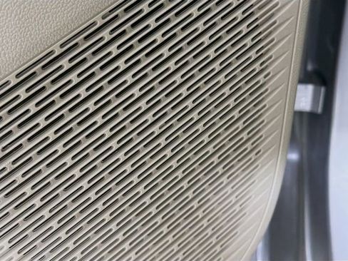 Used 2025 Volkswagen Atlas SE image 19