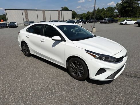 Used 2024 Kia Forte LXS FWD image 11