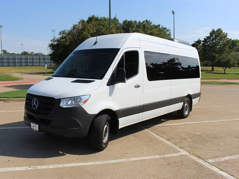 Used 2025 Mercedes-Benz Sprinter 2500 image 1