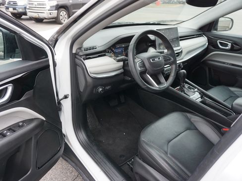 Used 2022 Jeep Compass Limited image 7