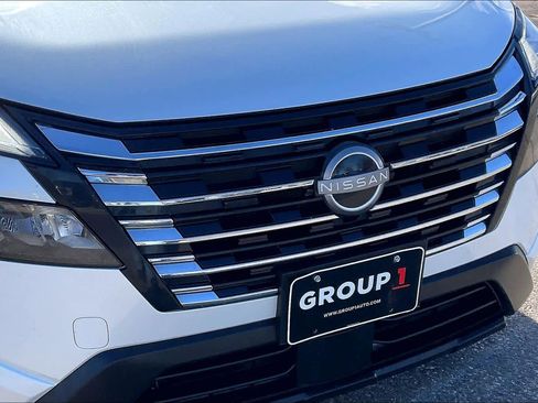 Used 2024 Nissan Rogue SV image 29