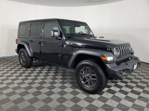 Used 2026 Jeep Wrangler Unlimited Sport AWD/4WD image 2