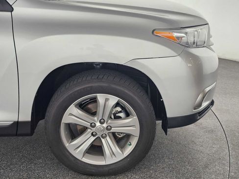 Used 2012 Toyota Highlander Limited w/ Tow Pkg FWD image 9