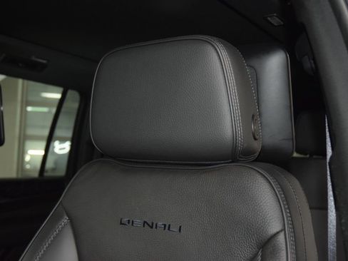 Used 2024 GMC Yukon XL Denali w/ Advanced Technology Package AWD/4WD image 43