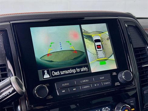 Used 2021 Nissan Titan PRO-4X w/ Pro-4x Convenience Package image 9