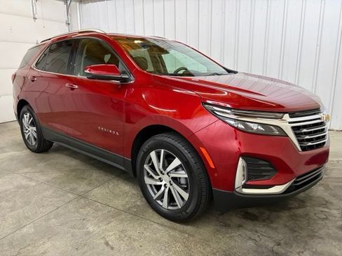 Used 2023 Chevrolet Equinox Premier AWD/4WD image 36