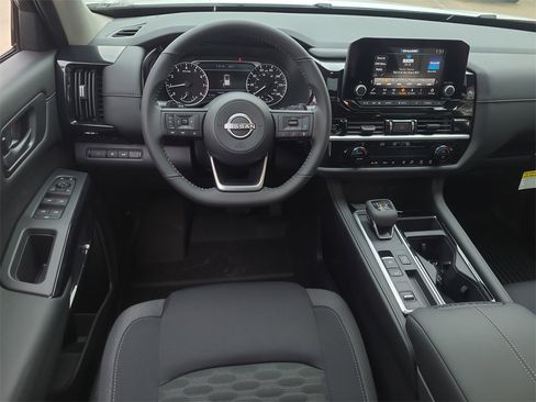 New 2025 Nissan Pathfinder SV image 10