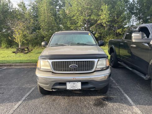 Used 2000 Ford Expedition XLT AWD/4WD image 2