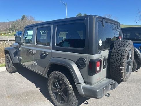 Used 2022 Jeep Wrangler Unlimited Sport image 11