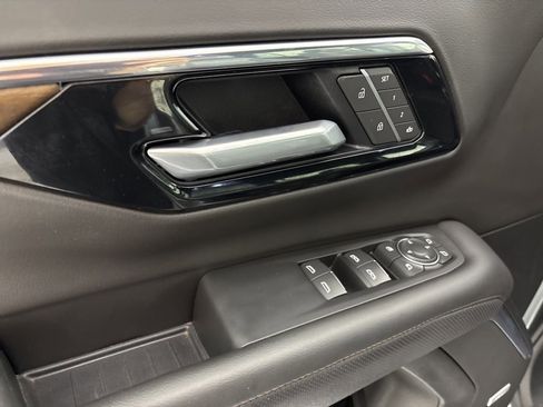 Used 2025 Chevrolet Tahoe High Country AWD/4WD image 33