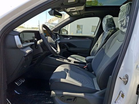 New 2026 Volkswagen Tiguan SE R-Line AWD/4WD image 9
