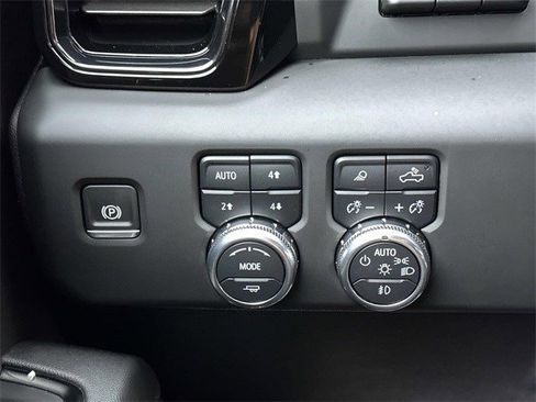 Used 2024 GMC Sierra 2500 AT4 w/ AT4 Premium Plus Package image 26