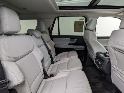 Certified 2025 Ford Expedition Platinum image 40