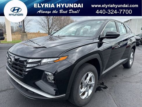 Used 2023 Hyundai Tucson SE image 1